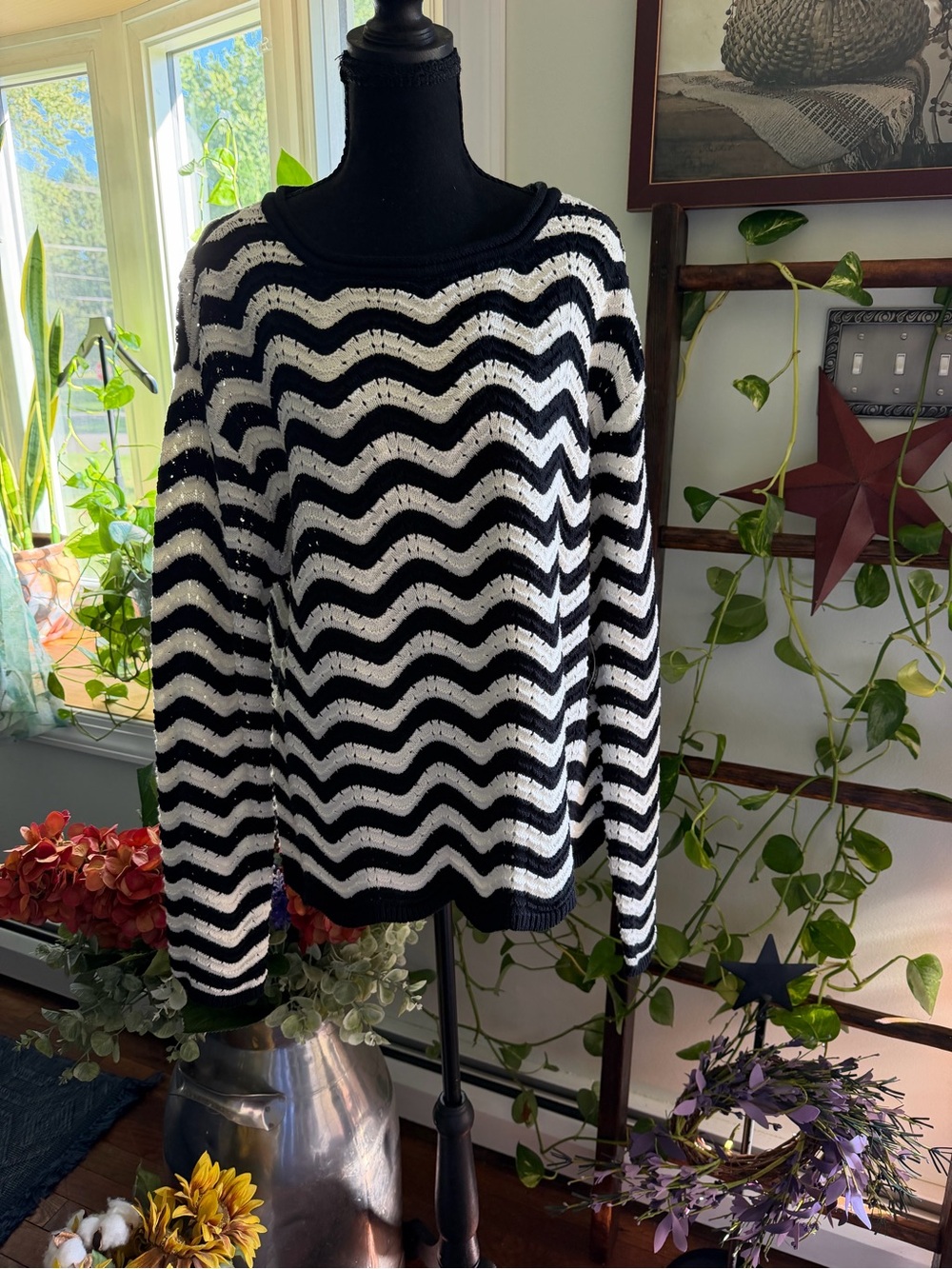 Preswick & Moore Black and White Chevron Crewneck Sweater